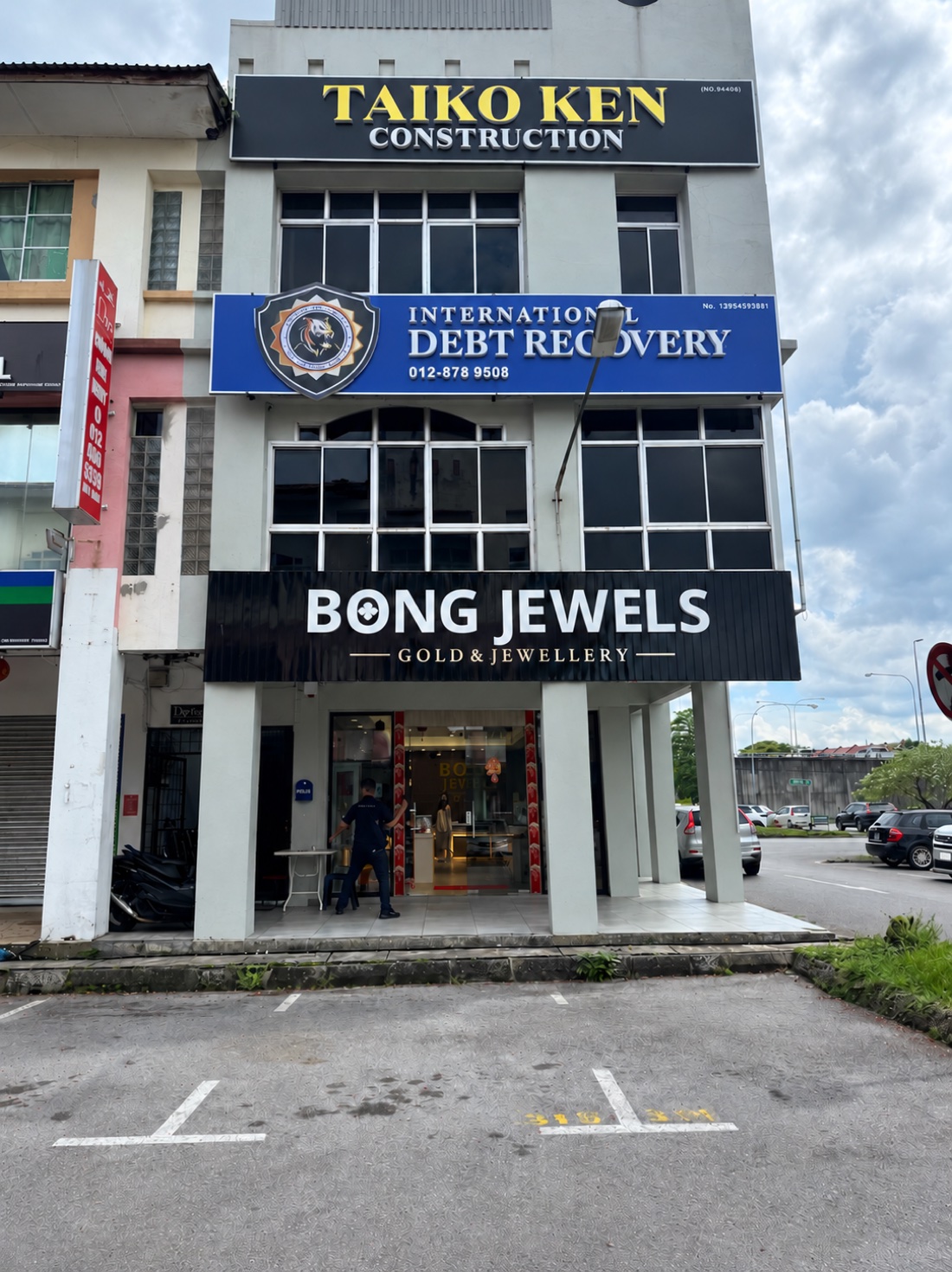 BONG JEWELS 三哩分行外观